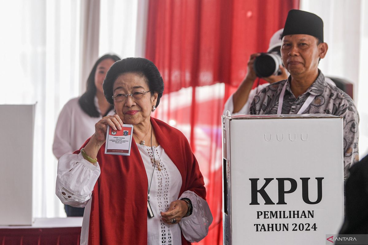 Ketum PDIP Megawati ajak masyarakat lawan intimidasi aparatur negara