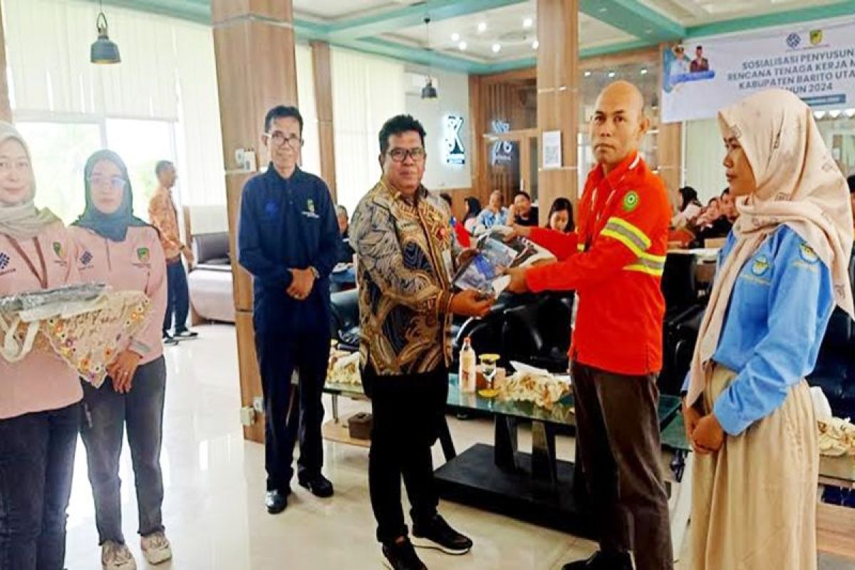 Disnakertranskop Barut sosialisasi penyusunan tenaga kerja mikro 2024