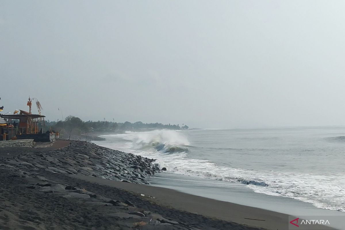 BBMKG terbitkan peringatan dini potensi gelombang hingga 2,5 meter di perairan Bali