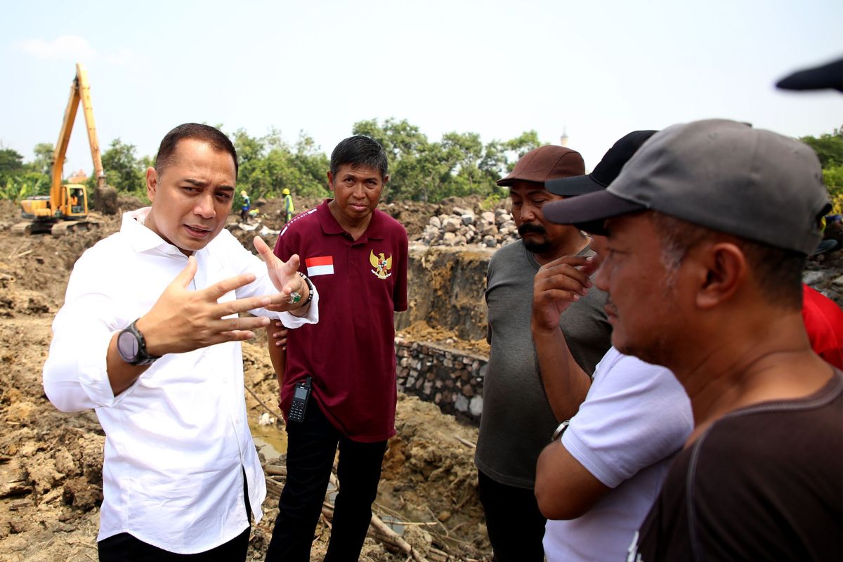 Wali Kota Surabaya fokus penanganan 200 titik banjir