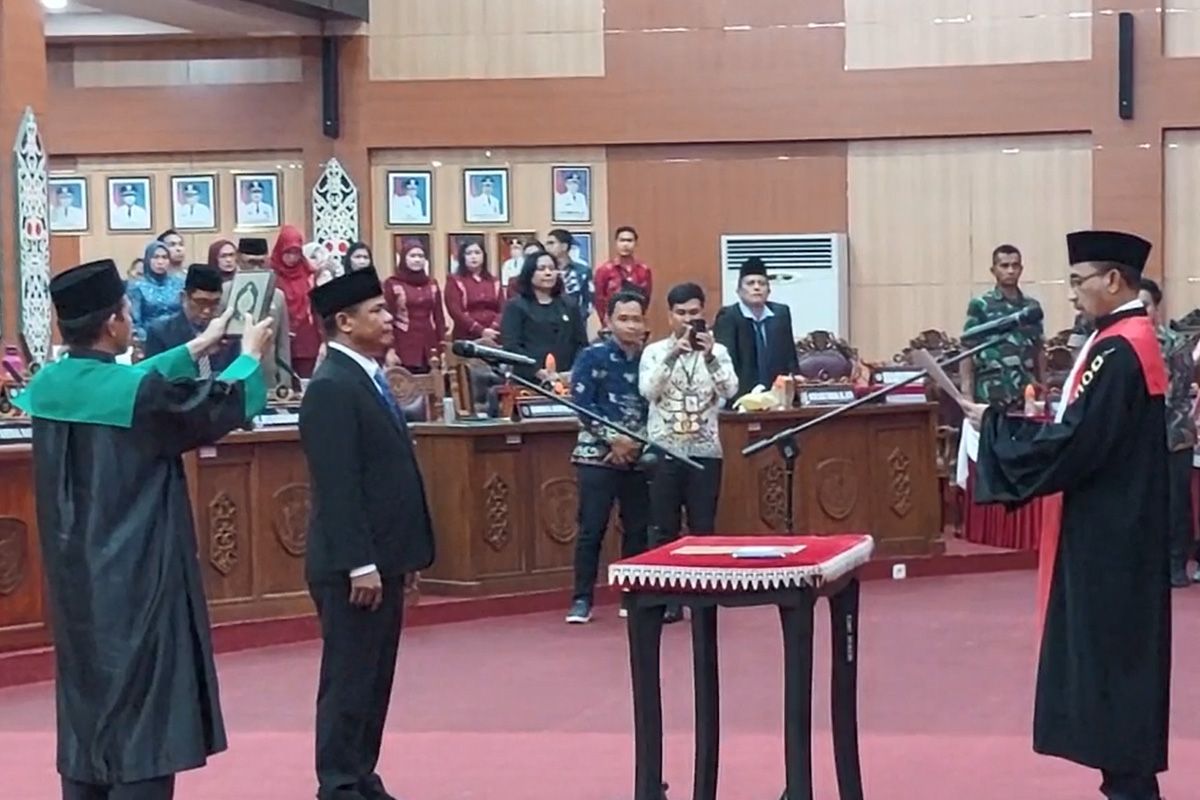 Basirun resmi dilantik jadi Wakil Ketua I DPRD Kota Palangka Raya