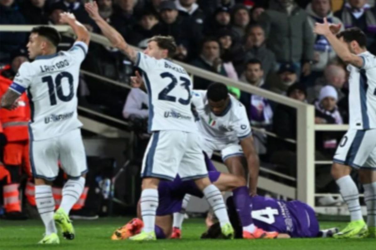 Boven pingsan di lapangan, laga Fiorentina vs Inter ditunda