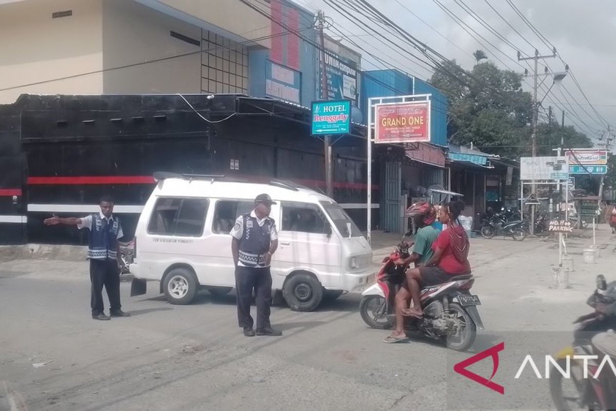 Dishub Jayapura tertibkan arus lalu lintas tak searah