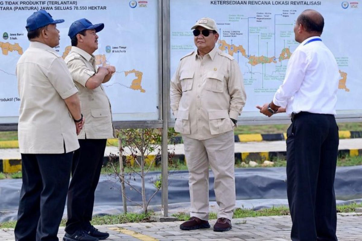 Prabowo tebar benih ikan nila salin di Karawang