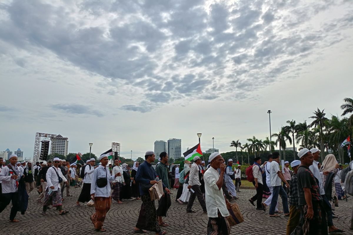 Lalu lintas kembali normal setelah massa reuni akbar PA 212 tinggalkan Monas