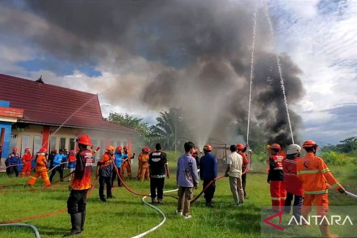 Kotim gelar simulasi pemadaman kebakaran tingkatkan kesiapsiagaan personel