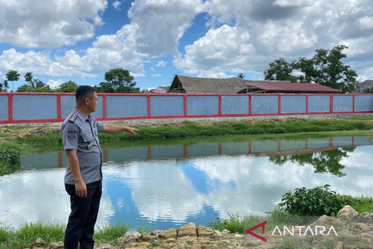 Lapas Kendari lepas ribuan bibit ikan nila di tambak warga binaan