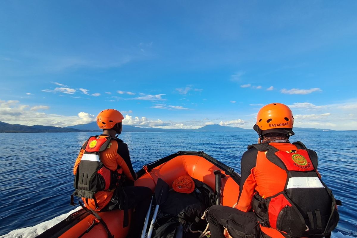 Tim SAR Manado cari nelayan jatuh dari perahu saat memancing