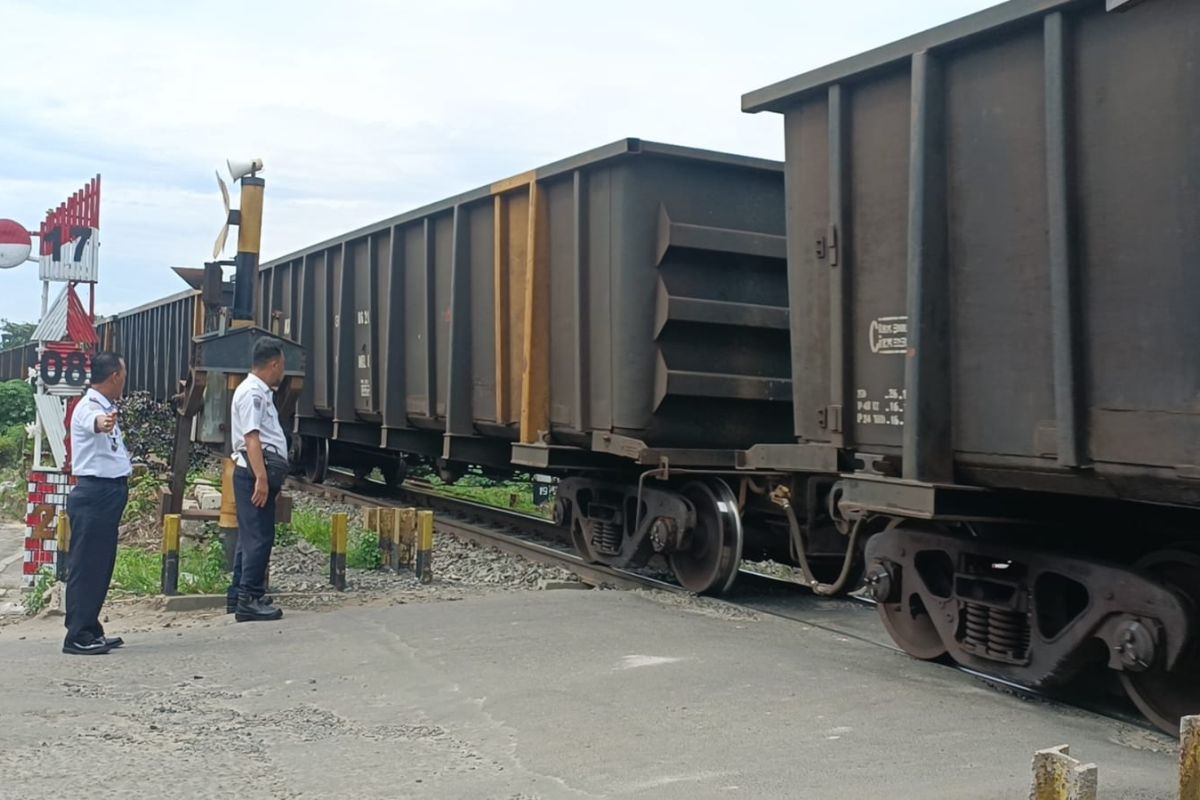 Pemkot Bandarlampung pastikan perbaikan palang pintu KA untuk keselamatan warga