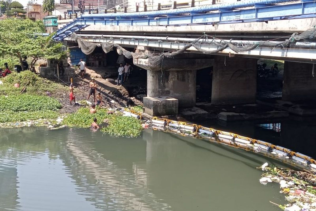 Mataram optimalkan jaring atasi sampah sungai dan saluran