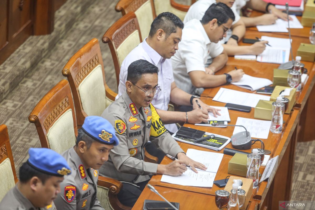 Keluarga siswa korban tembak polisi kecewa  tak dipanggil Komisi III