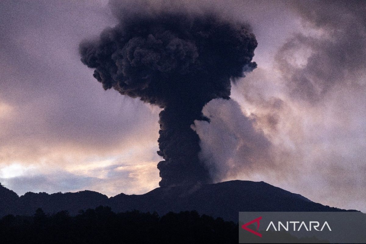 BKSDA masifkan pengawasan pendaki liar Gunung Marapi jelang Nataru