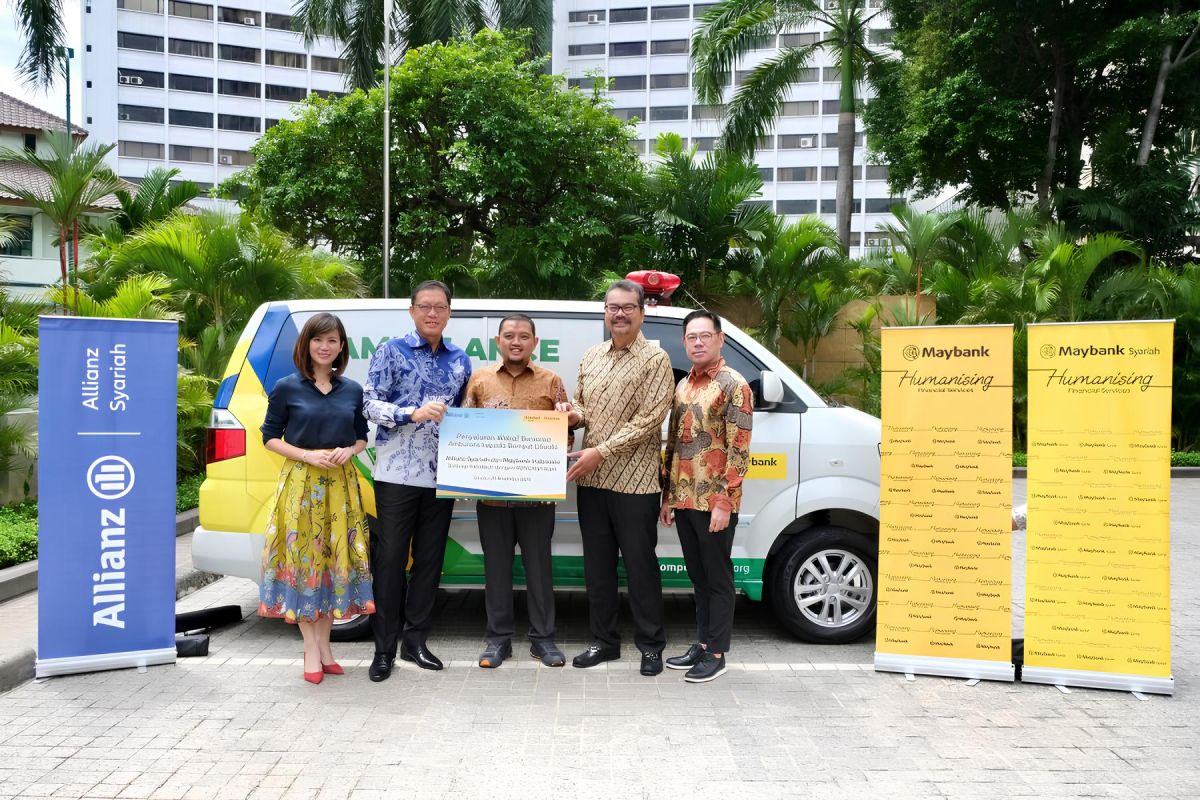 Dompet Dhuafa terima wakaf ambulans dari Maybank Indonesia