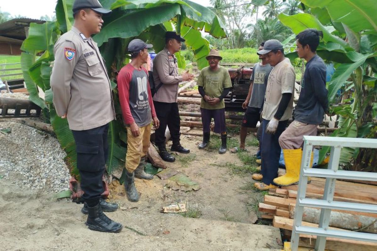 Polsek Siak Kecil ajak pekerja bangunan jaga kondusifitas usai pilkada