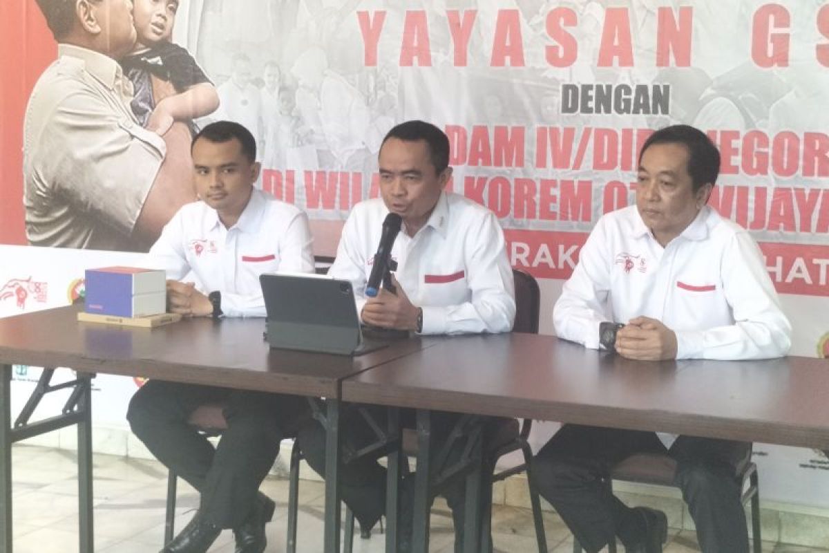 Prabowo Prabowo gelontorkan dana pribadi Rp2,5 miliar untuk bansos