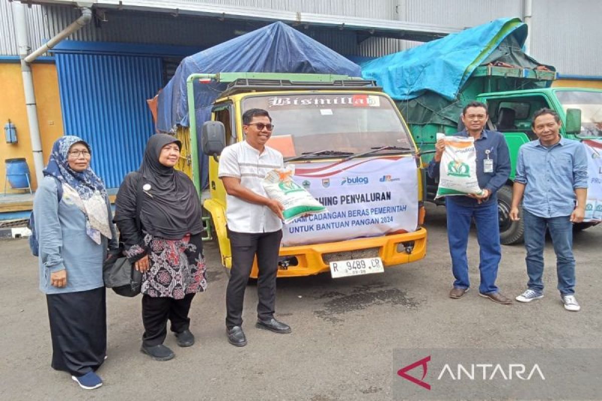 Bulog Tegal  distribusikan 829 ton beras bantuan pangan warga di Batang