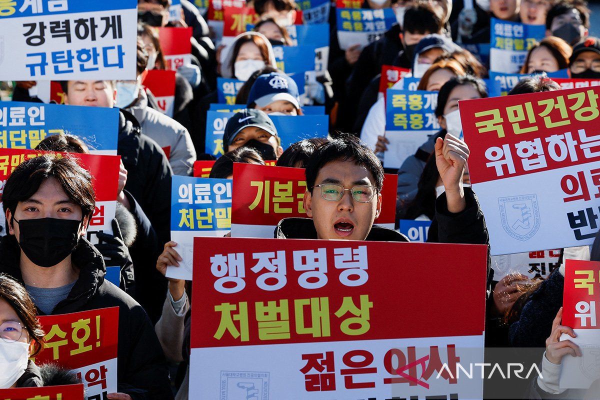 Gelombang massa tuntut pemakzulan Presiden Korea Selatan Yoon Suk Yeol terus berlangsung di Seoul, Korsel