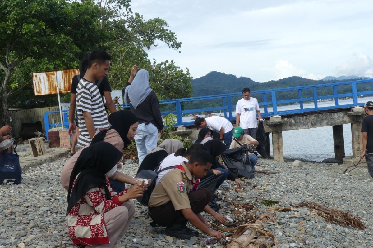 ANTARA Maluku kumpulkan 199,7 kg sampah lewat aksi bersih pantai