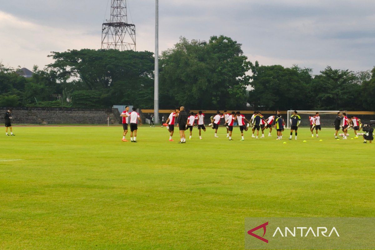 Marselino minta dukungan suporter untuk  pemain muda