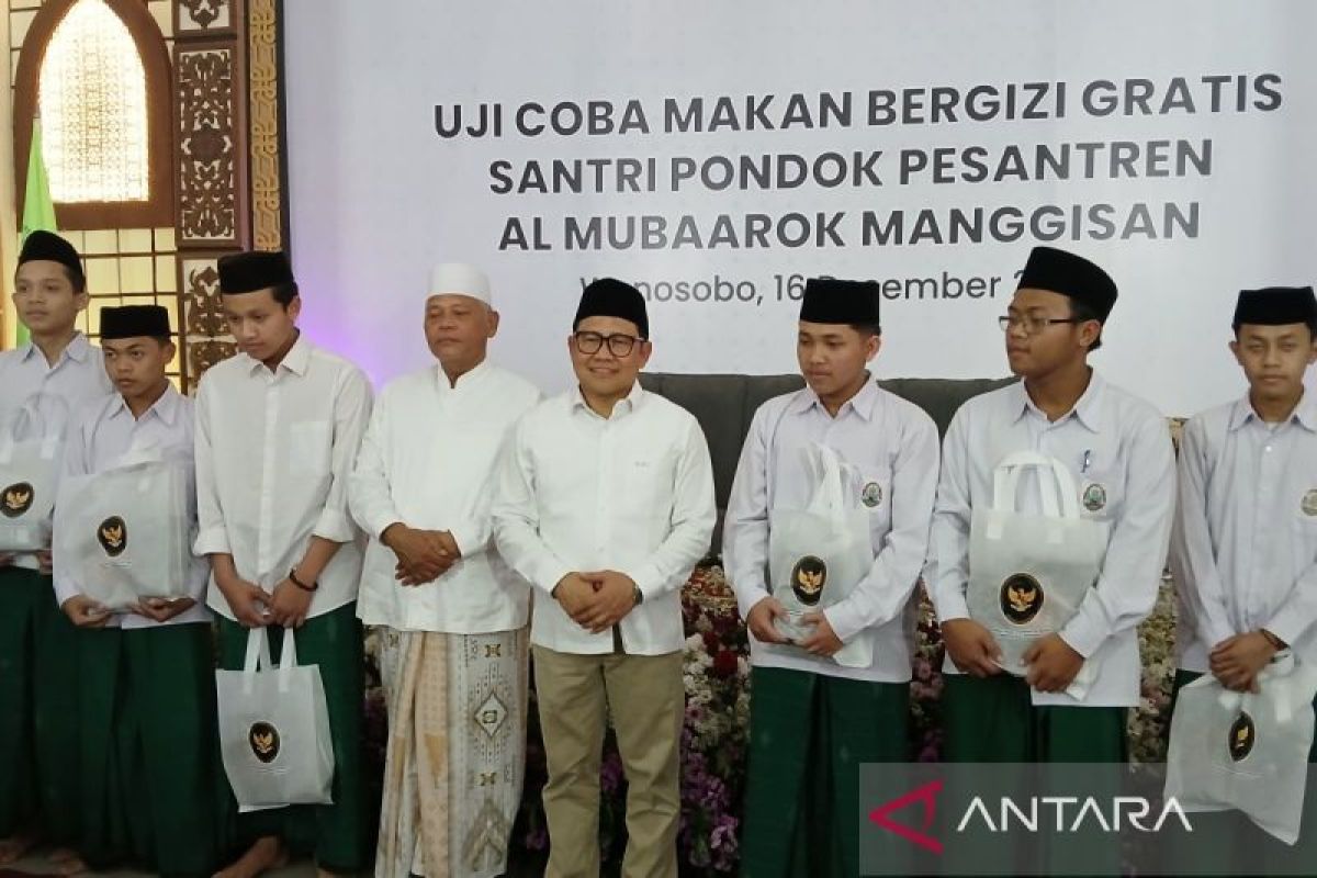 Muhaimin Iskandar hadiri  uji coba makan bergizi gratis ponpes Wonosobo