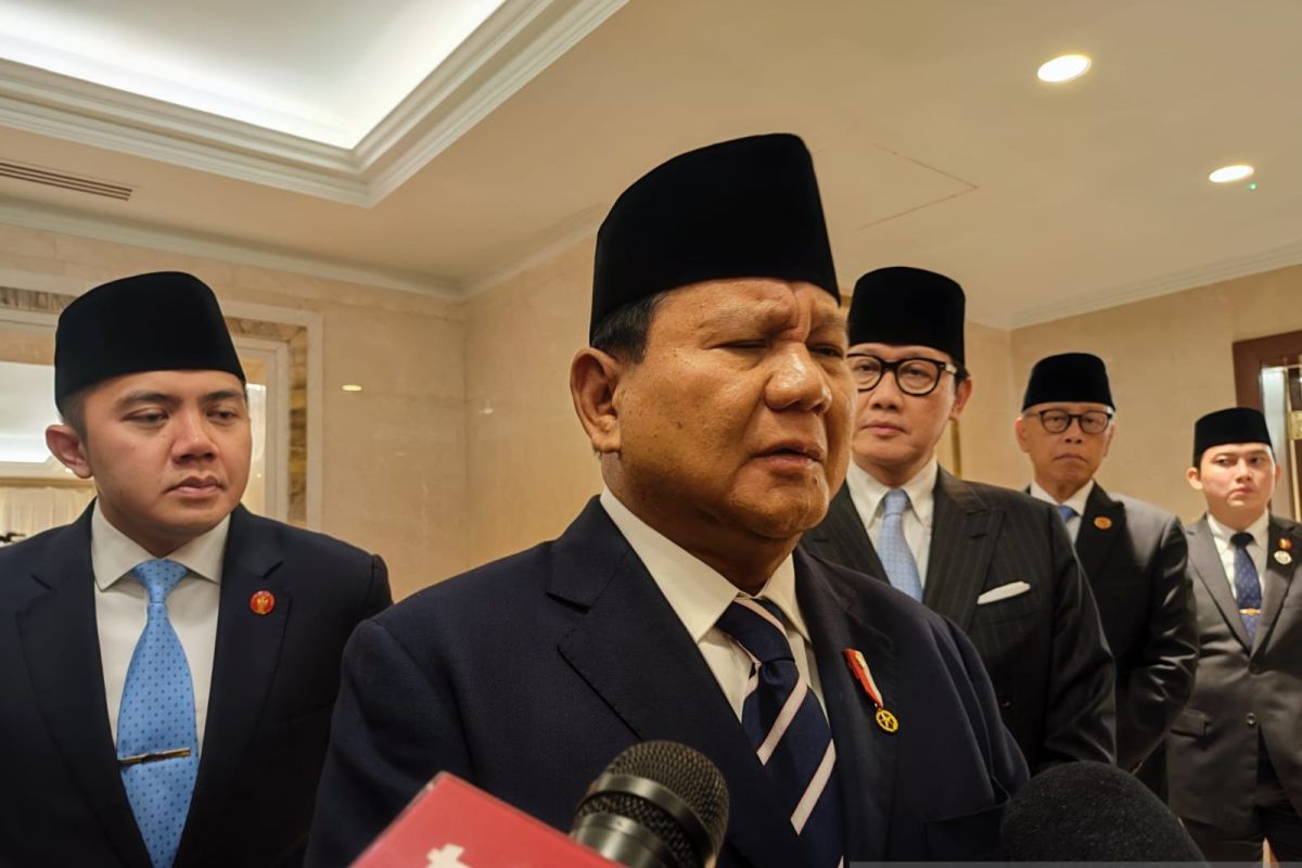 Sepekan, Prabowo di KTT D-8 hingga PDIP pecat Jokowi-keluarga