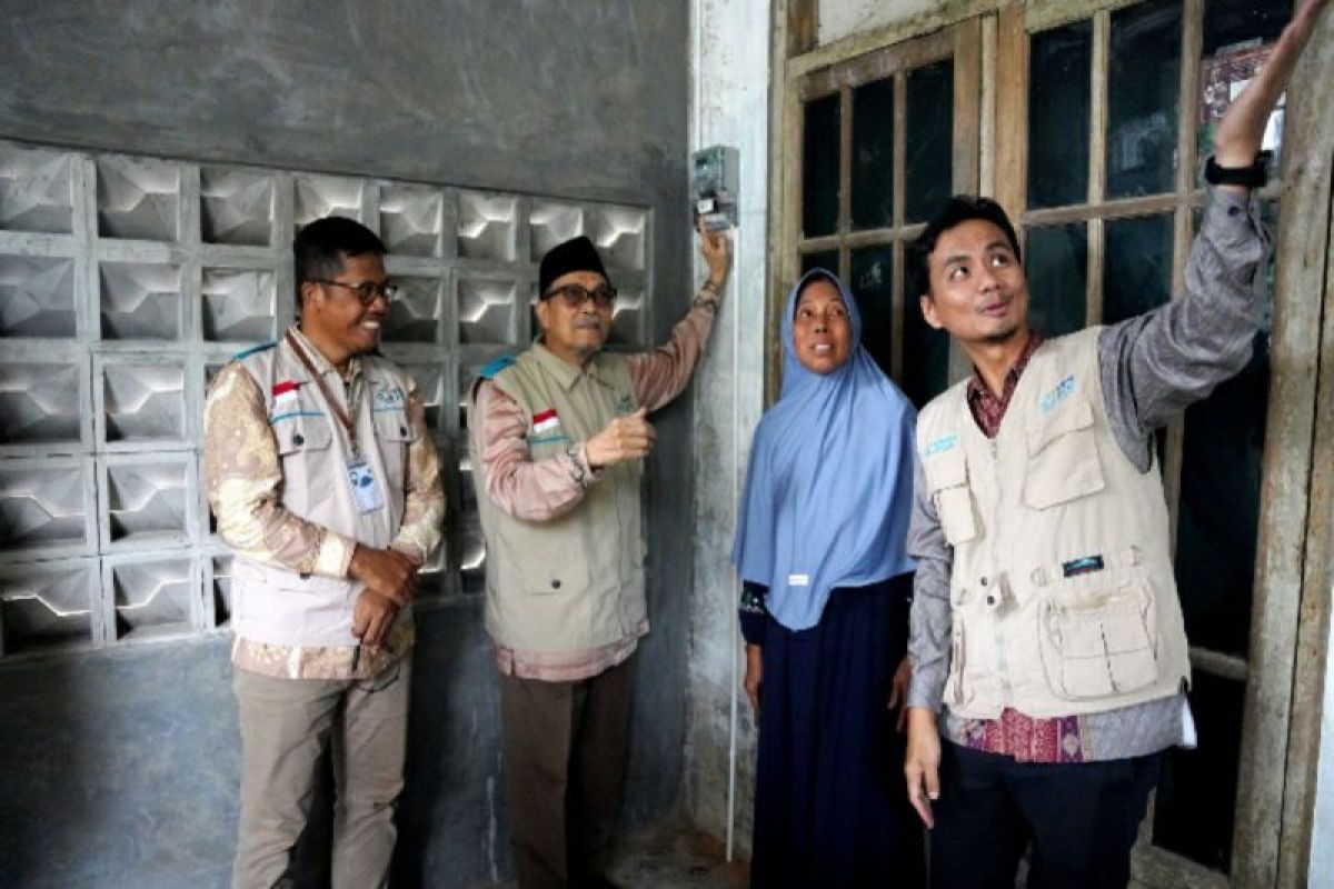 PLN UID Jateng DIY dan YBM beri penyambungan listrik gratis