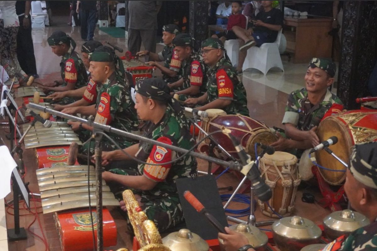 Kodim Purbalingga gelar pasar kreatif  padukan seni budaya dan ekonomi