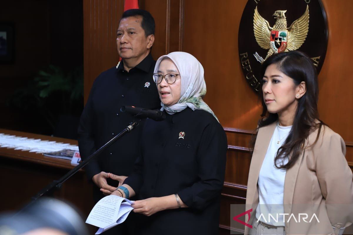 Menteri PANRB dan Menkomdigi pastikan layanan publik tetap jalan saat Nataru