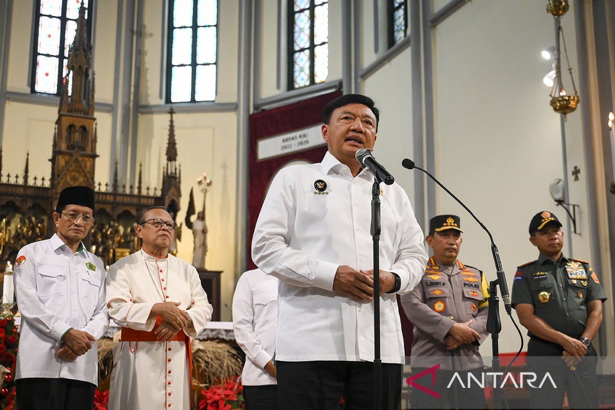 Menkopolkam pastikan libur Natal-Tahun Baru aman usai cek keramaian