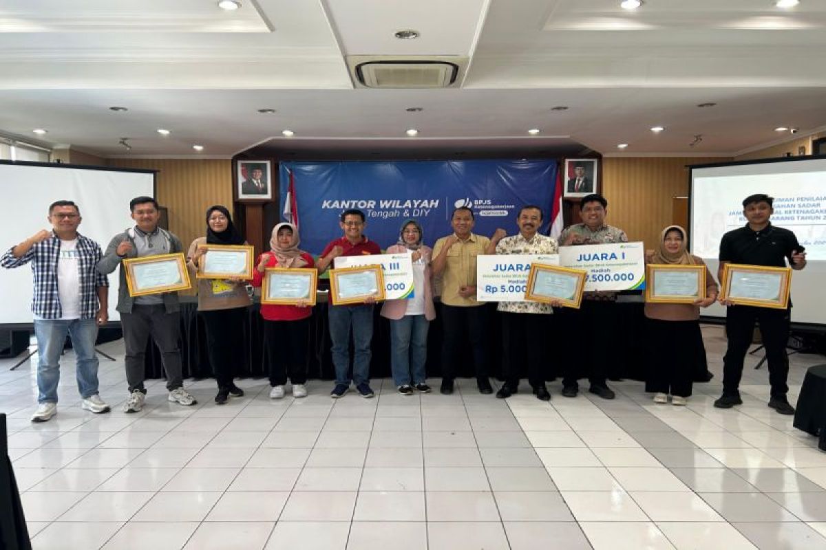 Delapan kelurahan terima penghargaan Sadar BPJS Ketenagakerjaan Kota Semarang 2024