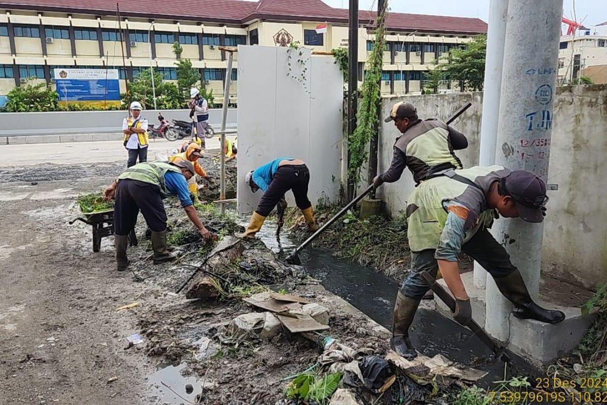 Antisipasi banjir di Simpang Joglo Solo