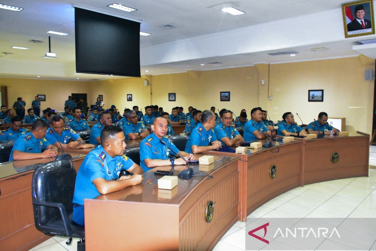 TNI AL bina kesehatan mental penerbang dan kru Wing Udara 2