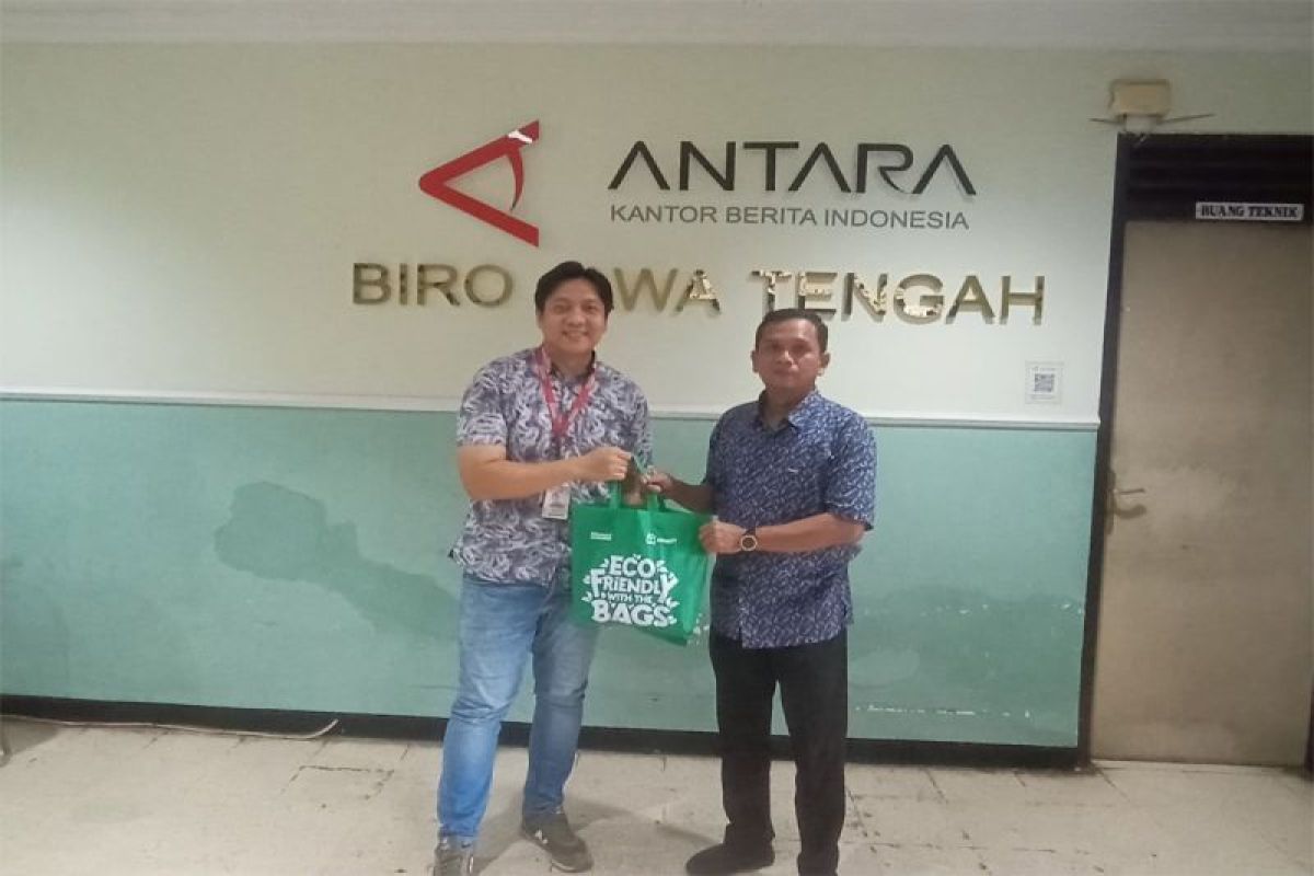 HUT Ke-87, ANTARA Biro Jateng bagikan paket sembako