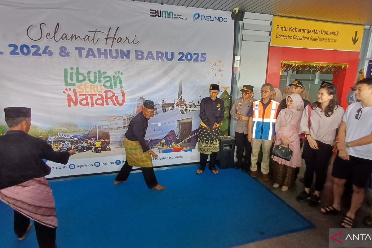 Disbudpar Tanjungpinang sambut puluhan wisman perdana dari Singapura