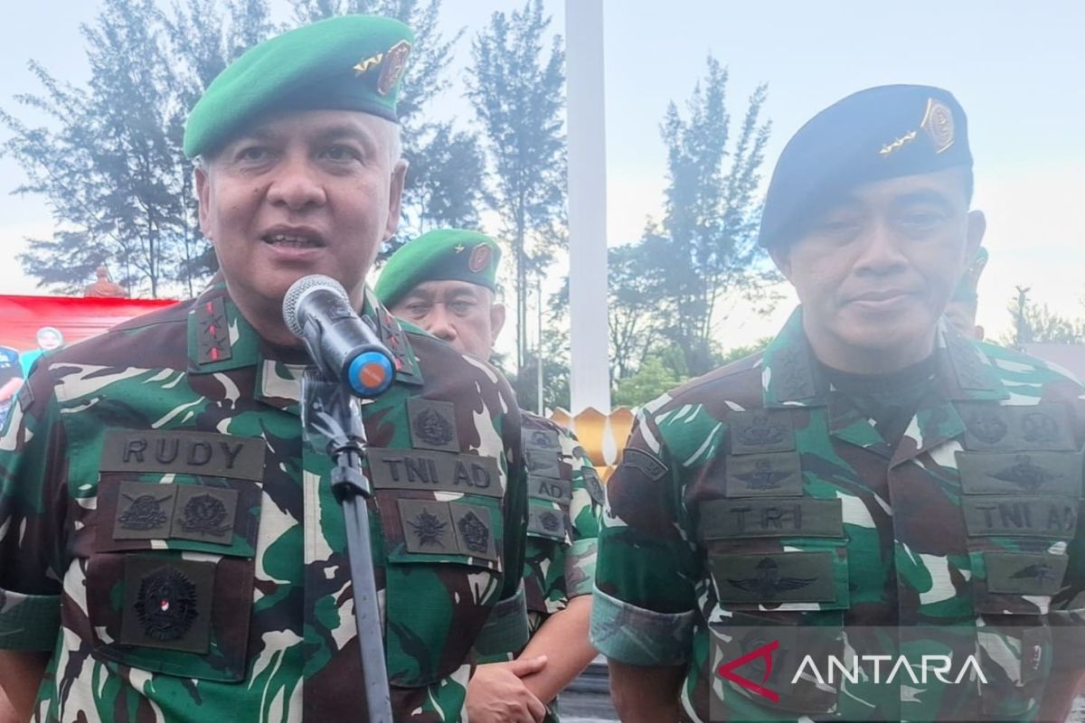 Mayjen TNI Rudy Rachmat Nugraha pegang tongkat komando Kodam Mulawarman