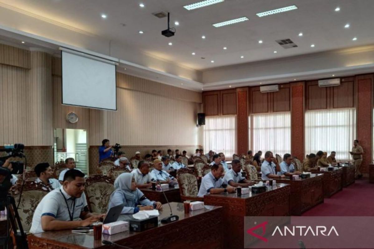 Pekerja Sritex temui DPRD Sukoharjo jelang keberangkatan ke Jakarta