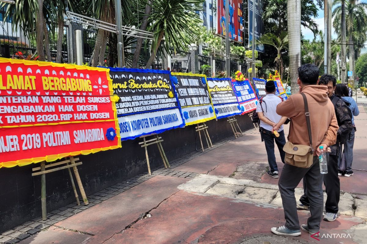 Protes tukin, aliansi dosen lakukan aksi damai di Kemdiktisaintek