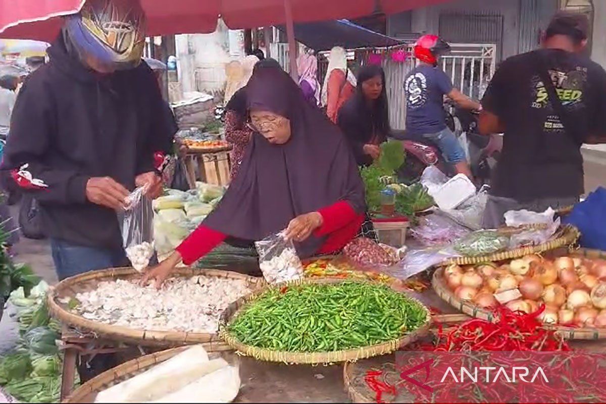 Dinperindag:  Harga berbagai jenis cabai di Banyumas bertahan tinggi