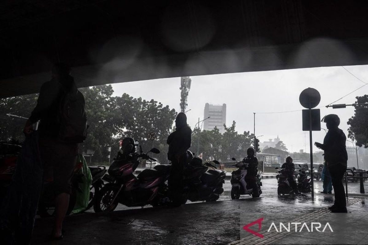 Senin, Jakarta berpotensi turun hujan sejak siang hingga malam hari