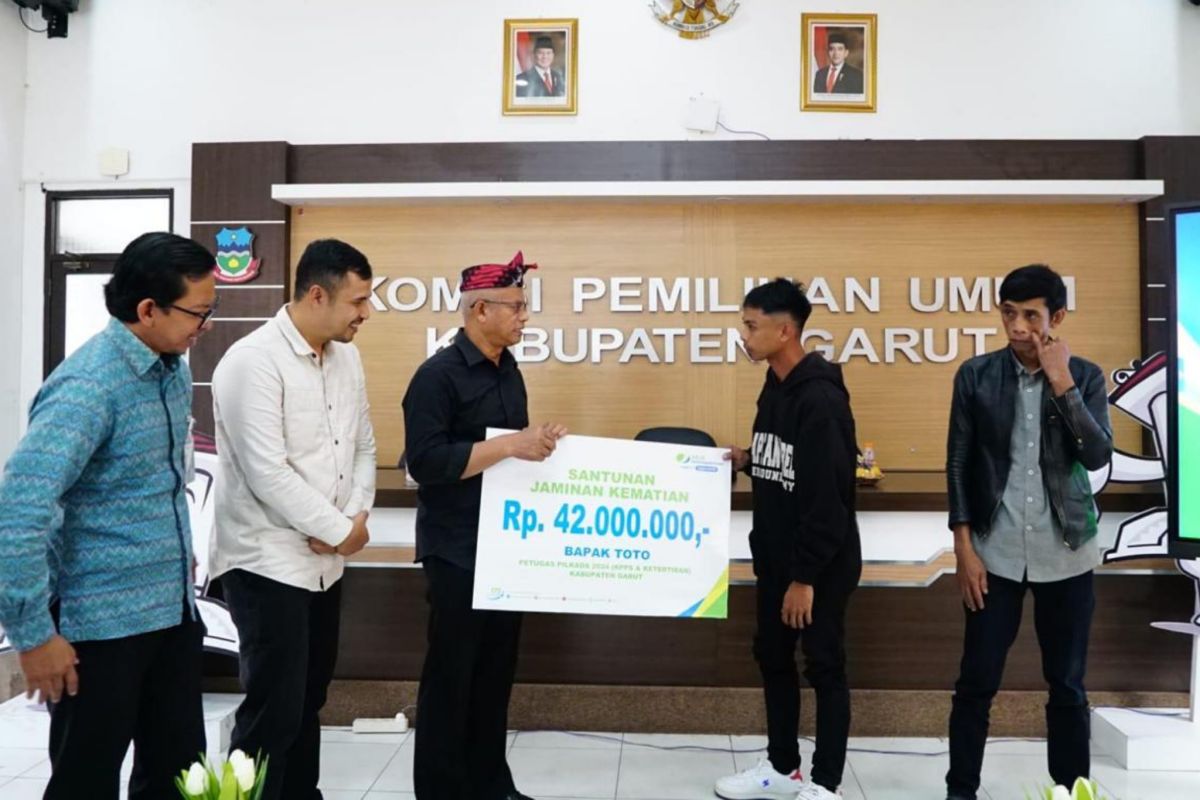 KPU Garut salurkan santunan kematian untuk petugas pilkada