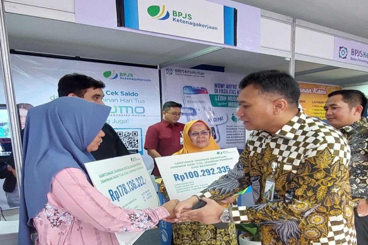 Bulan K3 2025, BPJS Ketenagakerjaan serahkan santunan