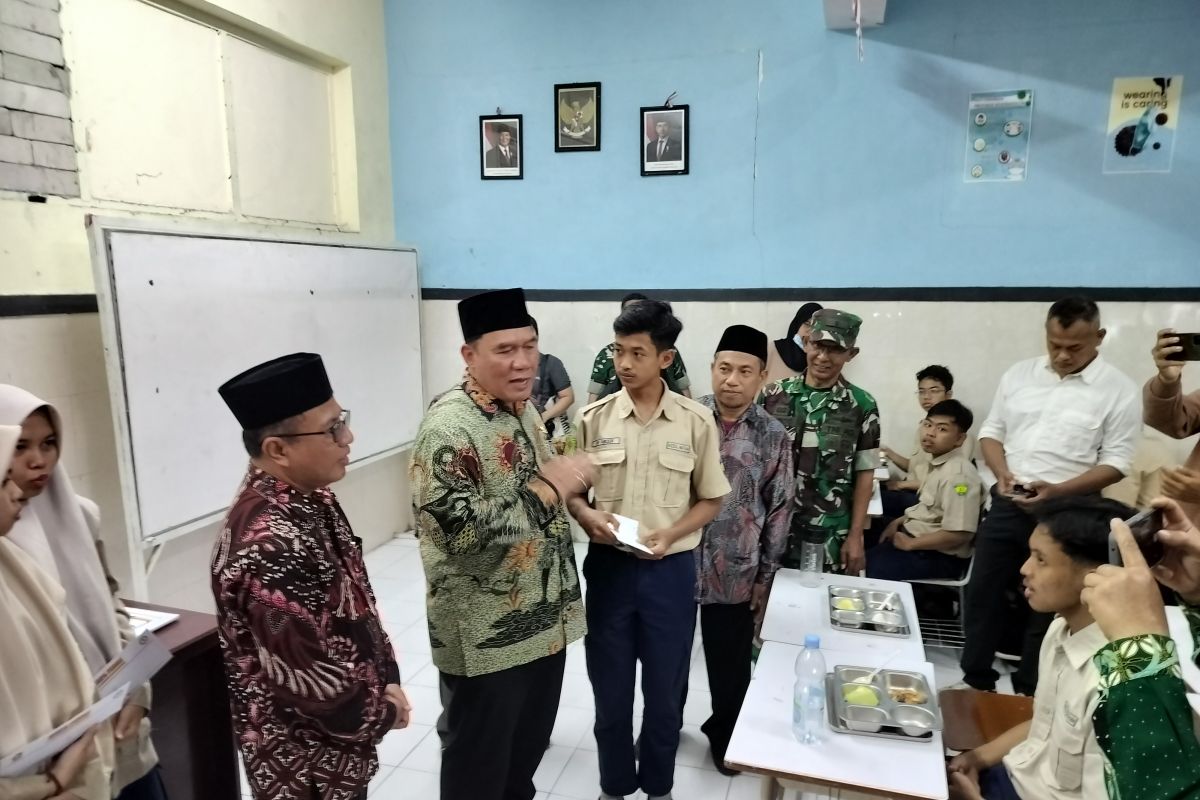 Komisi VII DPR RI Bambang Haryo tinjau penerapan MBG di Sidoarjo