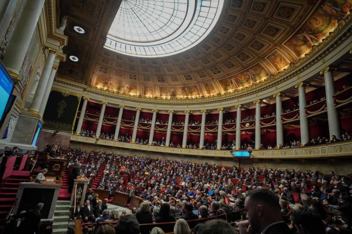 PM Prancis Francois Bayrou lolos mosi tidak percaya