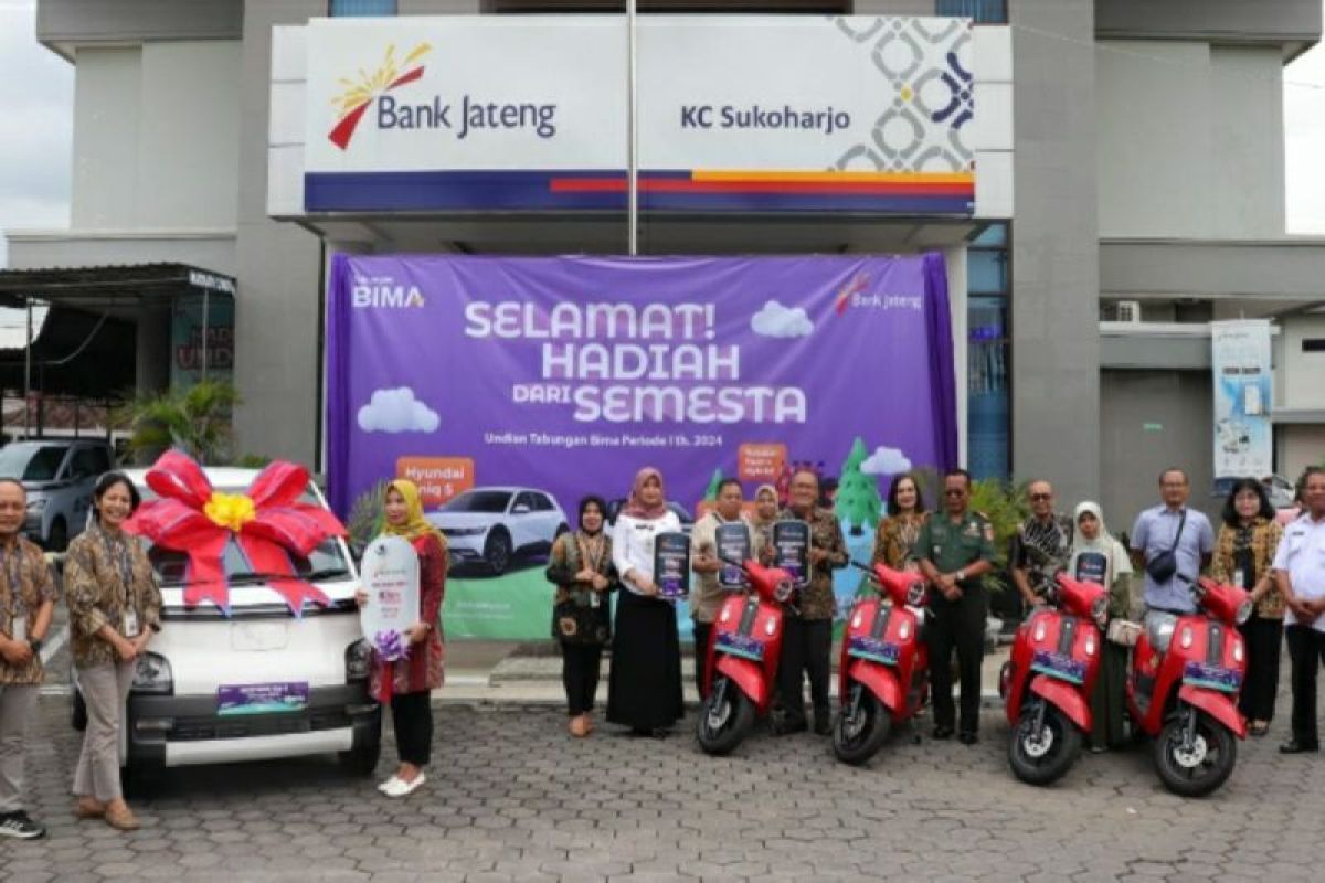 Nasabah Bank Jateng Sukoharjo raih hadiah mobil listrik dan motor hybrid