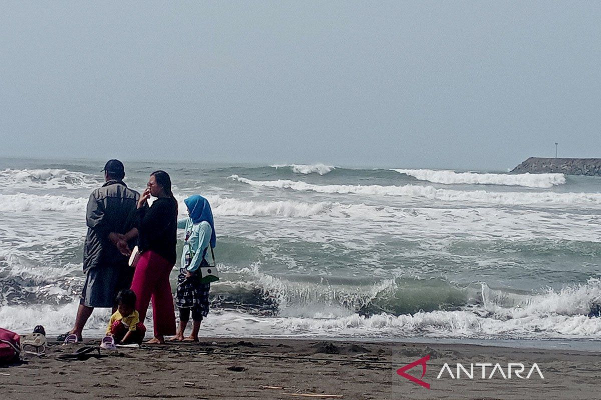 BMKG:  Gelombang tinggi masih berpotensi di laut selatan Jateng