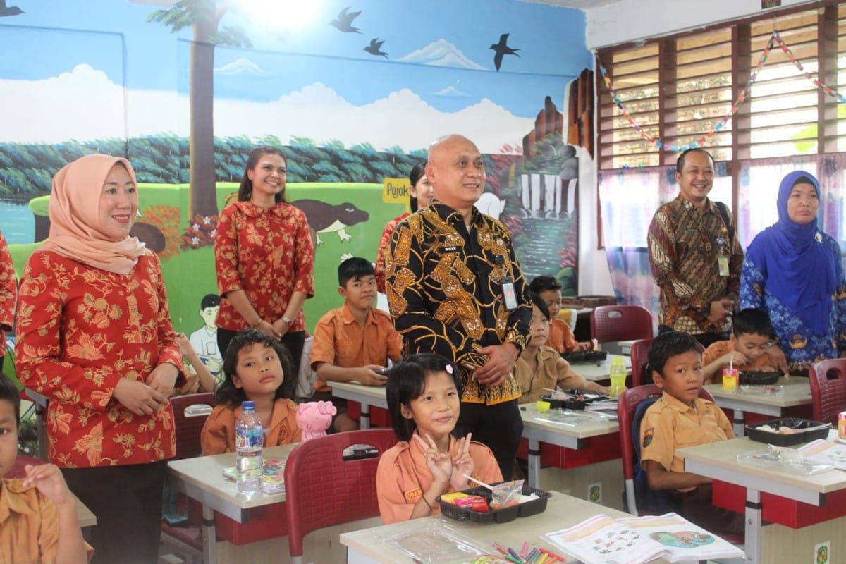 Kanwil Imigrasi salurkan ratusan Makan Bergizi Gratis di SDN Medan