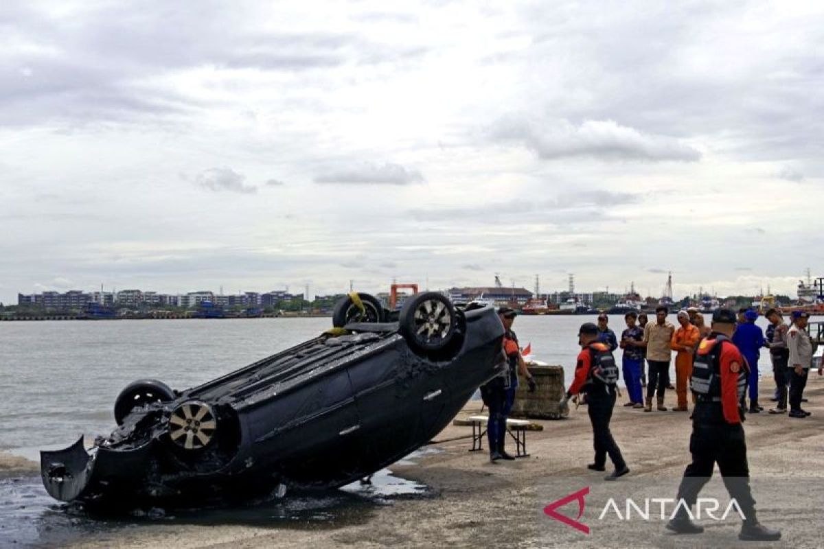 Kriminal kemarin, polisi tahan pemilik ponpes hingga perampok SPBU