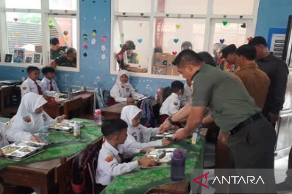 Sembilan sekolah di Pamekasan lakukan uji coba Makan Bergizi Gratis