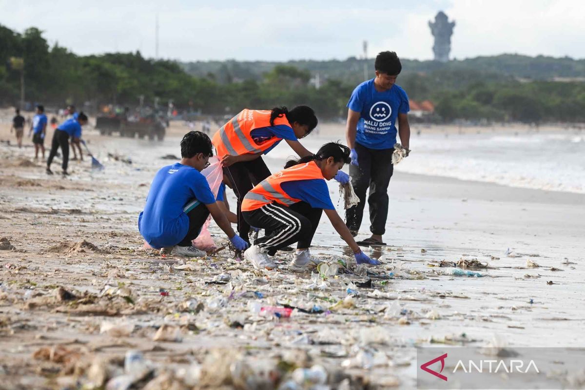 Miris, pantai wisata di Bali tercemar sampah