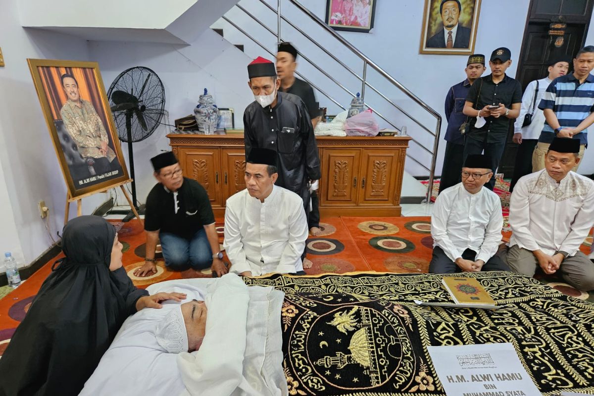 Mentan dan Pj Gubernur Sulsel takziah ke rumah duka Alwi Hamu